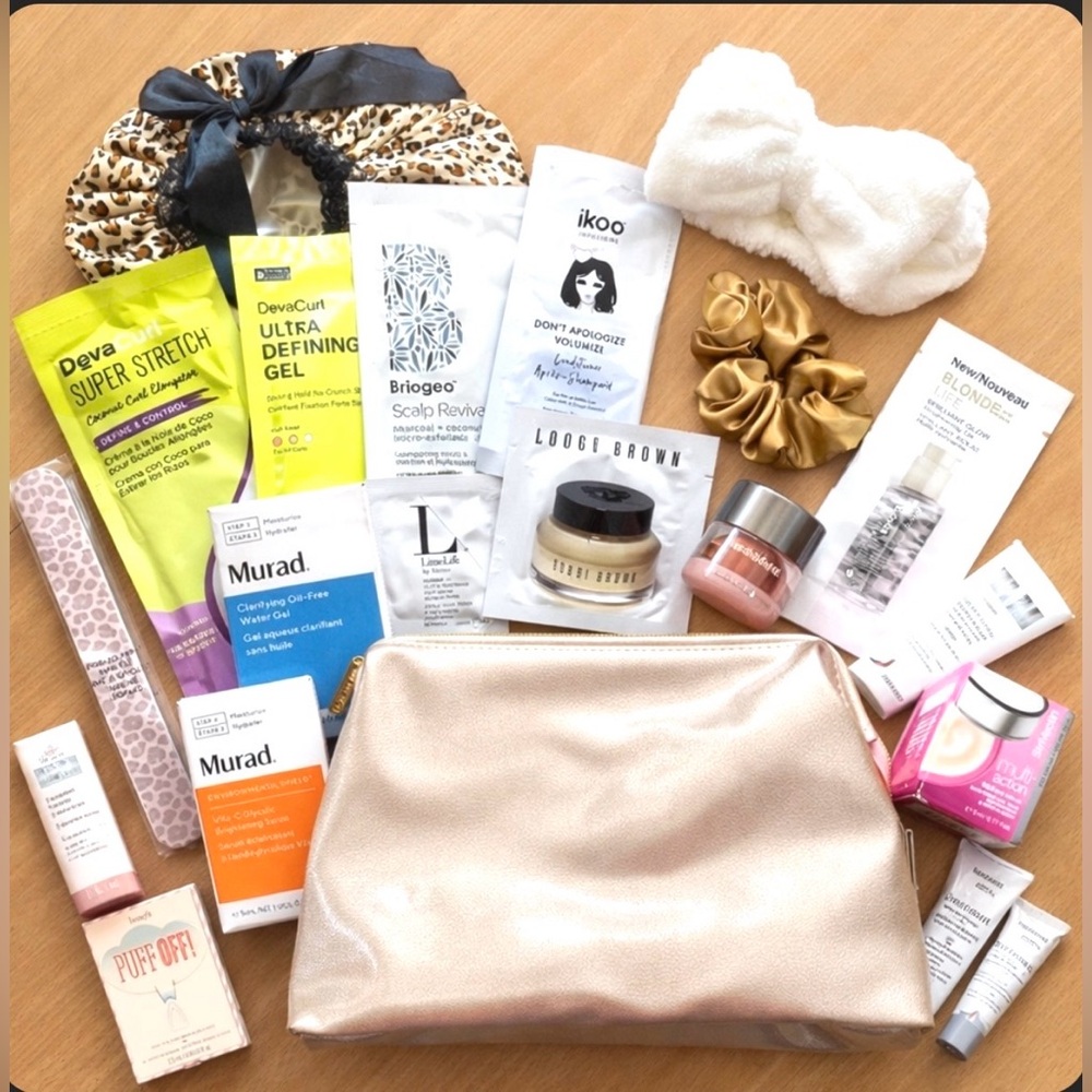 🆕 Beauty Boutique - Rose Gold Cosmetic Bag / Set with samples
